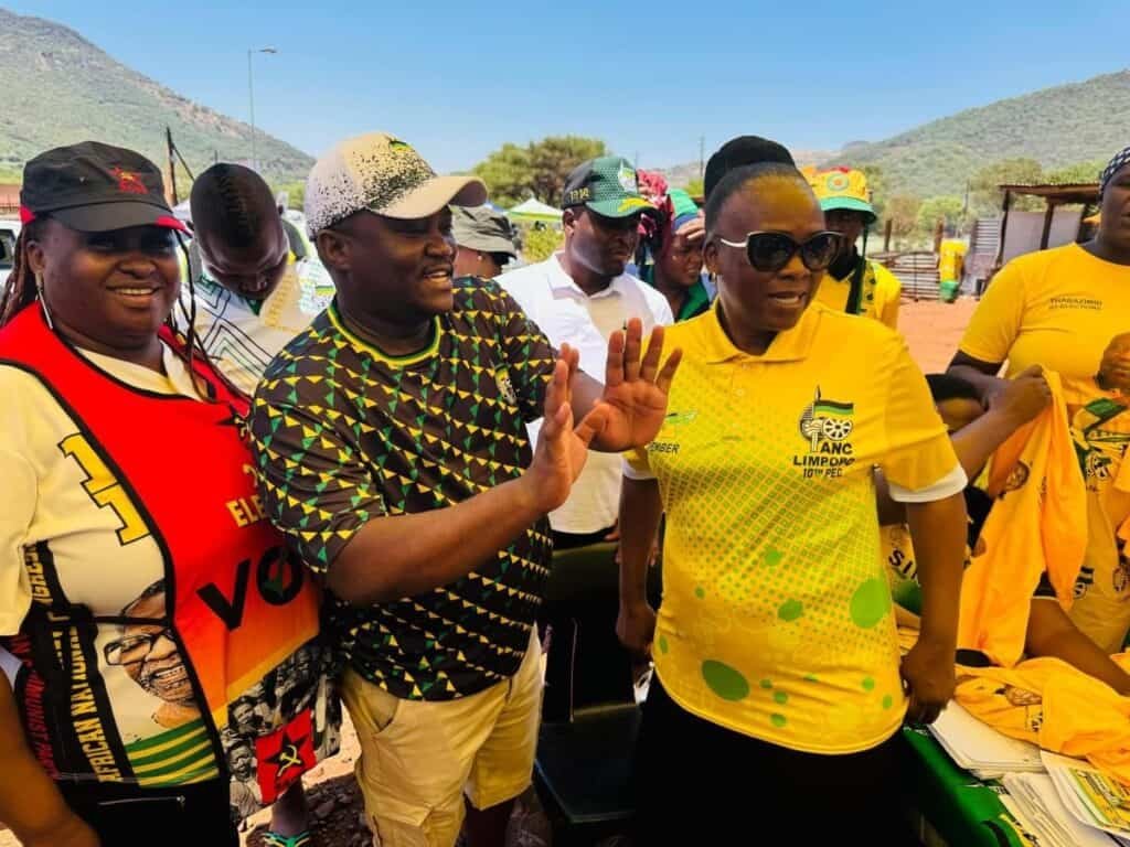 POLITICA BATTLES: Vhembe ANC REC member Simon Mavikane has accused chaidperson Tshitereke Matibe of failing to provide leadership when municipalities like Vhembe District Municipality (VDM), led by Deputy ANC Chairperson Florence Radzilani at the time, lost hundreds of millions of rands in the VBS after illegally investing public funds.