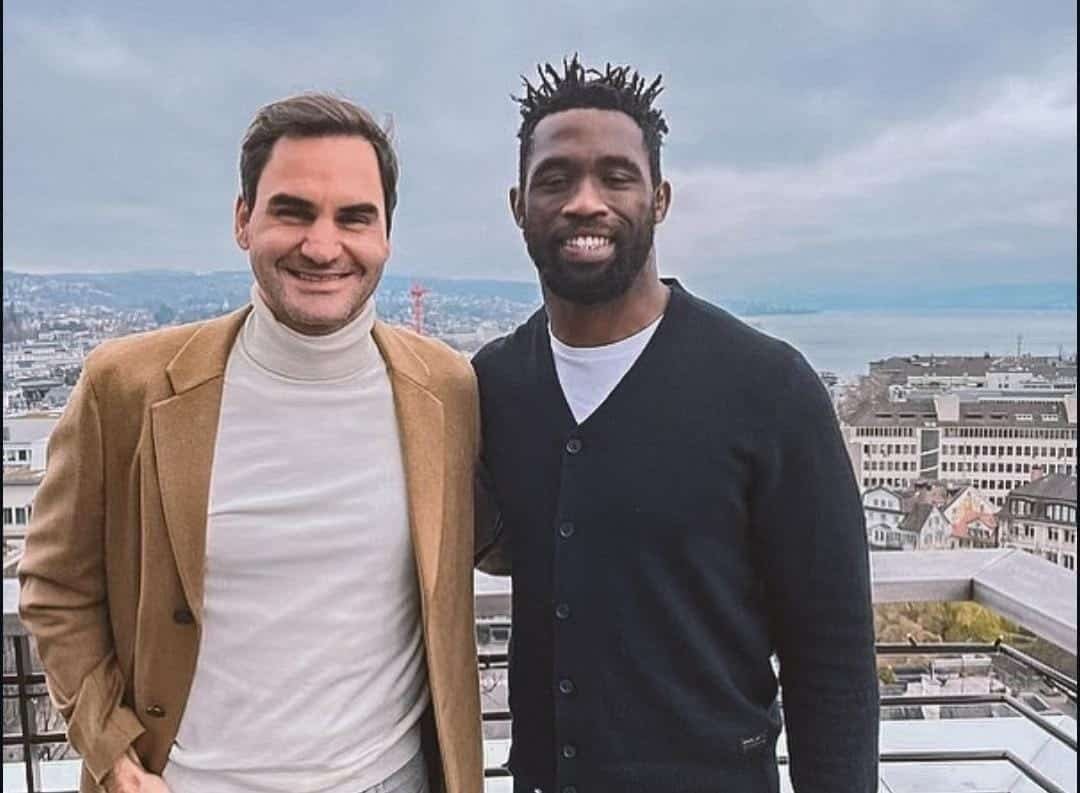 Roger Federer with Siya Kolisi