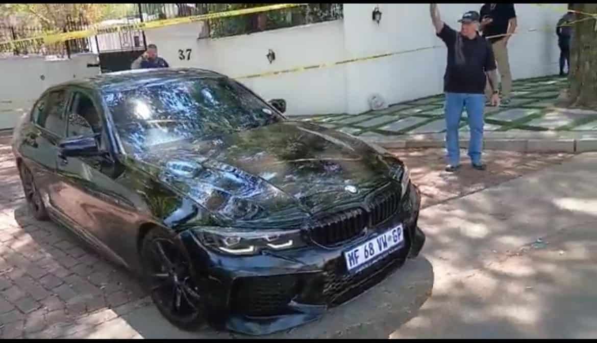 Hyde Park Shooting Black BMW Fitten with white lights and a siren