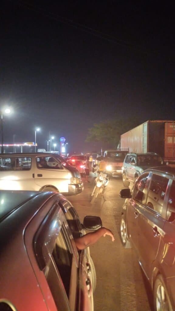 Maputo Fuel Crisis Deepens as Queues Stretch for Days, Stirring Memories of the 1980s