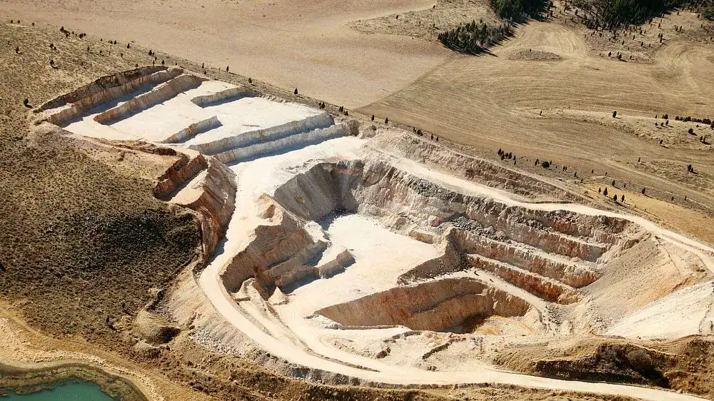 Tunisian Government Unveils Strategy to Boost Phosphate Production and Exports