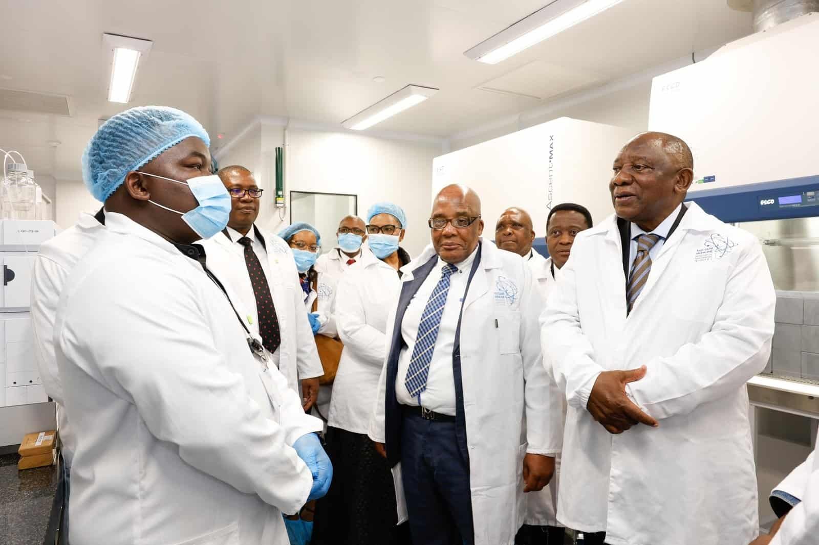 South African President Cyril Ramaphosa with Health Minister Aaron Motsoaledi and Gauteng Premier Panyaza Lesufi