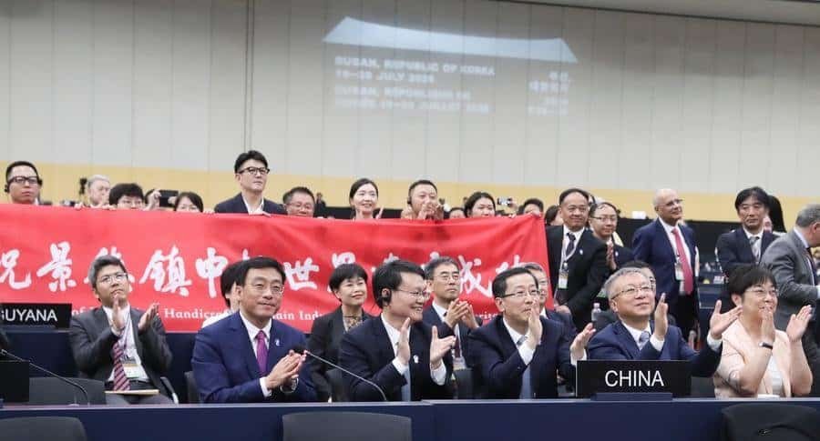 Chinese delegates celebrate the inscription of China's Jingdezhen Handicraft Porcelain Industry Sites on the United Nations Educational, Scientific and Cultural Organisation (UNESCO) World Heritage List during the 48th session of the World Heritage Committee in Busan, South Korea, July 25, 2026.(Xinhua/Yao Qilin)
