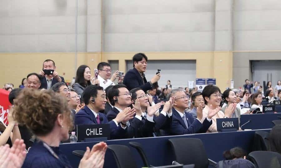 Chinese delegates celebrate the inscription of China's Jingdezhen Handicraft Porcelain Industry Sites on the United Nations Educational, Scientific and Cultural Organisation (UNESCO) World Heritage List during the 48th session of the World Heritage Committee in Busan, South Korea, July 25, 2026. (Xinhua/Yao Qilin)