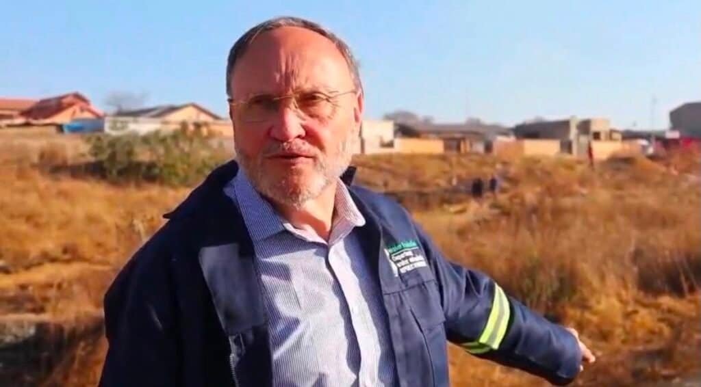 Deputy Minister of Water and Sanitation Dr Jack Bloom warned that the contaminated Klip River in Soweto poses a serious health risk to surrounding communities. Photo: Supplied