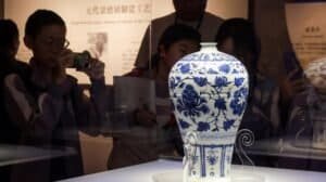 A piece of blue-and-white porcelain made in the Yuan Dynasty (1271-1368) is on display at the Jingdezhen China Ceramics Museum in Jingdezhen, east China's Jiangxi Province, May 8, 2025. (Xinhua)