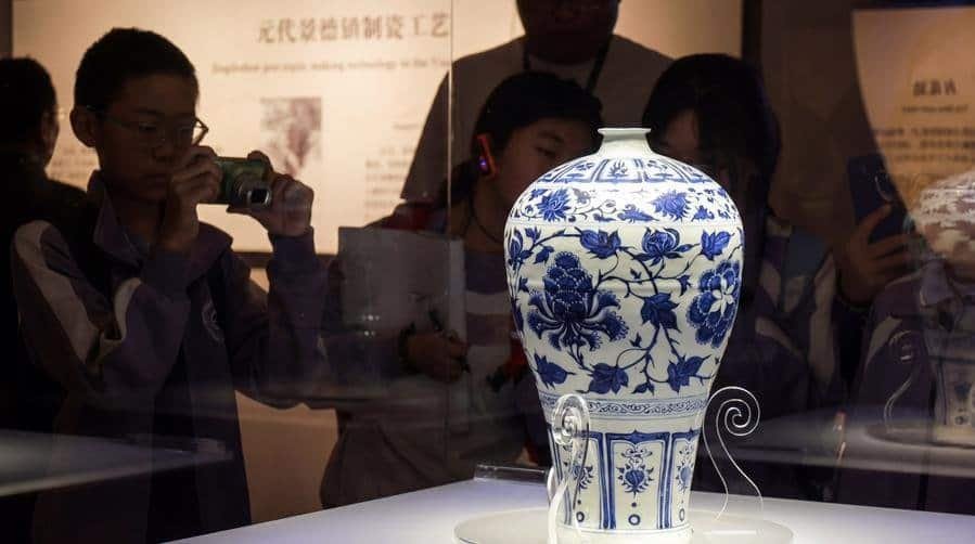 A piece of blue-and-white porcelain made in the Yuan Dynasty (1271-1368) is on display at the Jingdezhen China Ceramics Museum in Jingdezhen, east China's Jiangxi Province, May 8, 2025. (Xinhua)