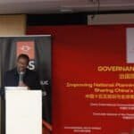 Busani Ngcaweni, director of the Centre for Public Policy and African Studies at the University of Johannesburg presides the seminar (Ni Bowen)