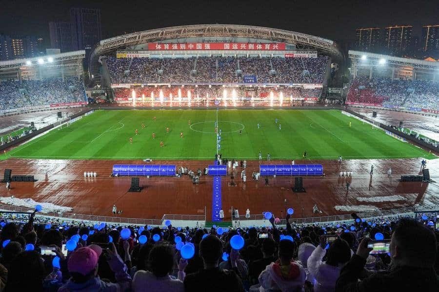 Players of Changzhou and Nantong prepare for kick-off during the opening match of the Su Super League in Changzhou, Jiangsu Province, April 11, 2026. (Xinhua/Li Bo)