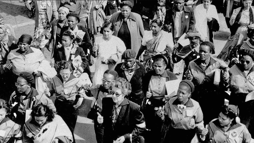 South African Women march to the Union Buildings on August 09, 1956. Photo: SAHO