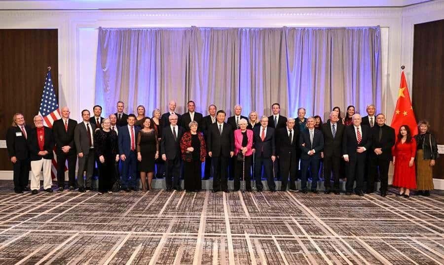 Chinese President Xi Jinping meets and poses for a group photo with representatives of friendly personages before attending the Welcome Dinner by Friendly Organisations in the United States, in San Francisco, the United States, Nov. 15, 2023. (Xinhua/Xie Huanchi)
