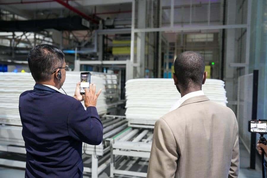 Guests visit DeRUCCI 5G Smart Gigafactory in Dongguan, south China's Guangdong Province, Sept. 3, 2026. (Xinhua/Dai Mingxuan)