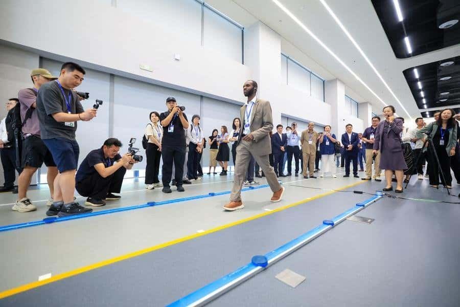 A guest has his motion data collected at OPPO Health Lab in Dongguan, Guangdong Province, southern China, Sept. 3, 2026. (Xinhua/Mao Siqian)