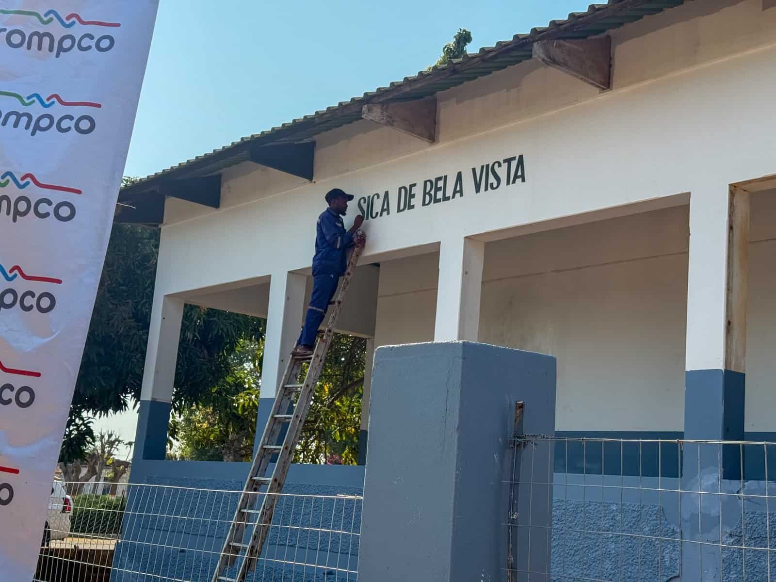 Legacy Ride4Hope, in partnership with the Republic of Mozambique Pipeline Investments Company (ROMPCO), the Nelson Mandela Foundation and other corporate partners, handed over newly refurbished classrooms at Escola Básica de Bela Vista.