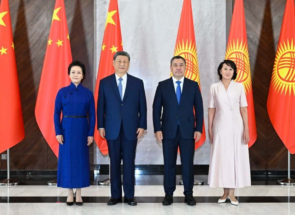 Chinese President Xi Jinping and his wife Peng Liyuan pose for a group photo with Kyrgyz President Sadyr Japarov and his wife Aigul Japarova in Bishkek, Kyrgyzstan, Aug. 31, 2026. Xi held talks with Japarov here on Monday. (Xinhua/Yan Yan)