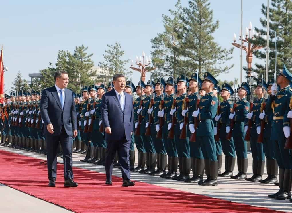 Chinese President Xi Jinping, accompanied by Kyrgyz President Sadyr Japarov, inspects the guard of honor during a welcome ceremony in Bishkek, Kyrgyzstan, Aug. 31, 2026. Xi held talks with Japarov here on Monday. (Xinhua/Wang Ye)