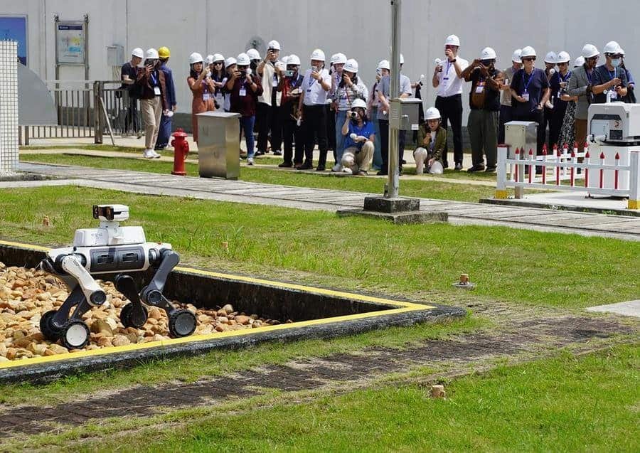 Guests watch the demonstration of an intelligent patrol robot dog at the 220 kV Qinyun Substation of China Southern Power Grid (CSG) in Zhuhai, south China's Guangdong Province, Sept. 3, 2026. (Xinhua/Li An)