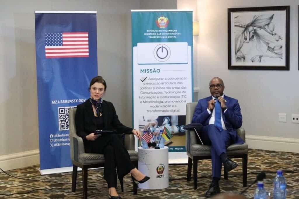 Mozambique Communications and Digital Transformation Minister Américo Muchanga with US Chargé d’Affaires Abigail L. Dressel at the Google Super Intelligence (SI) and Cloud Computing training programme on Thursday. Photo: Government of Mozambique